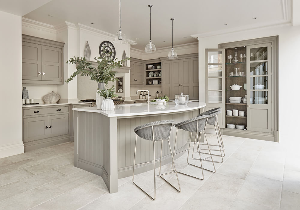 Bar Stools To Traditional Dining Chairs, How Much Space For Breakfast Bar Stools