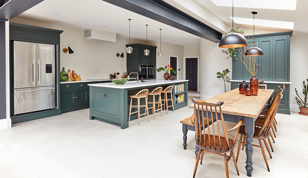 Dark green made-to-measure kitchen. 