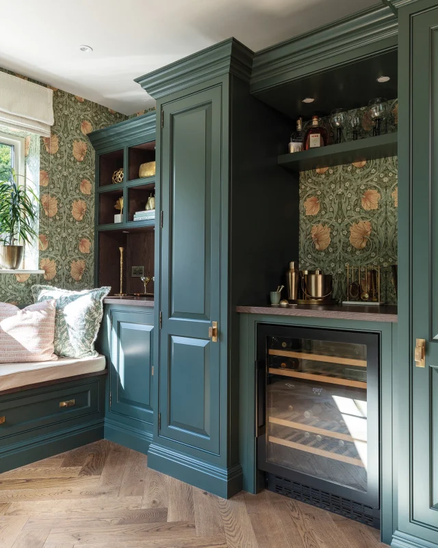 Why choose green? This enduring colour strikes the perfect balance between sophistication and a natural, grounding energy, making it ideal for creating tranquil, inviting spaces. Whether you prefer soft, understated Moonstone or rich, Avocado, there's a Tom Howley green to suit every design aesthetic.

Which shade of green captures your style?

-

#tomhowley #kitchendesign #greeninteriors #bararea #interiorinspo #homedecor #homeinteriors #homesandgardens #kitchenideas #colourinspo