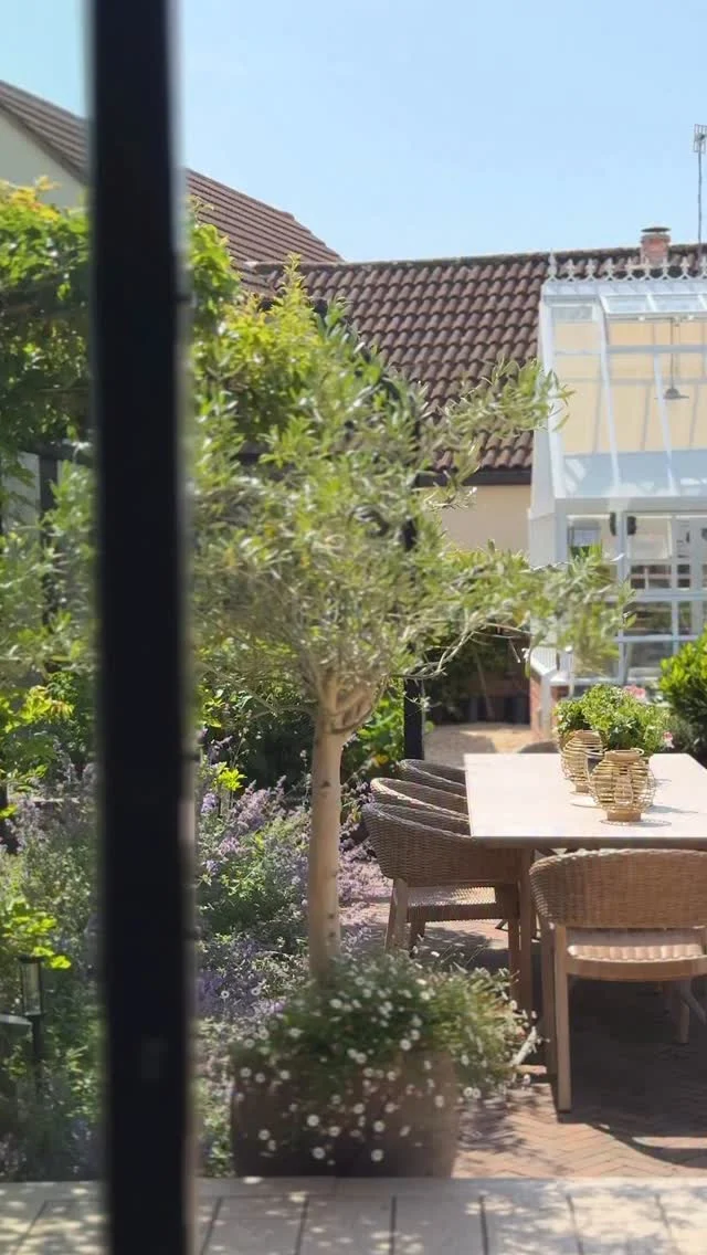 Did you see our client’s kitchen on George Clarke’s Kitchen vs Garden this week? Designed by Julianne from our Bristol showroom, this elegant space provided the perfect backdrop for the Channel 4 series, where architect George Clarke explores how an exceptional kitchen or garden can add significant value to a home. 

Here’s a glimpse behind the scenes on filming day. We’re excited to reveal the full case study in the coming weeks, where we’ll share every detail of this beautifully designed space. 

#tomhowley #georgeclarke #kitchenvsgarden #georgeclarkeskitchenvsgarden #channel4homes #channel4 #kitchendesign #realhomes #kitchentrends #socialkitchen #kitchenentertaining #openplankitchen
