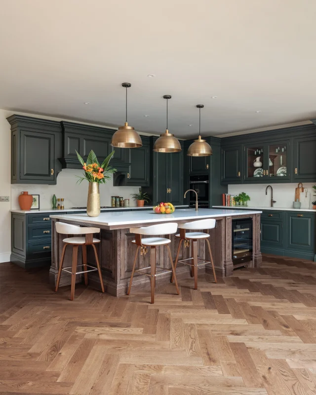 The ingredients for a warm and homely kitchen? Soft lighting, natural textures, and a palette that embraces comfort.

In this space, our Avocado paint paired with rich Tudor Oak adds depth and warmth while keeping the room balanced.

Want to see more colours and finishes? Visit one of our nationwide showrooms today.

#tomhowley #kitchendesign #interiordesign #tomhowleyshowroom