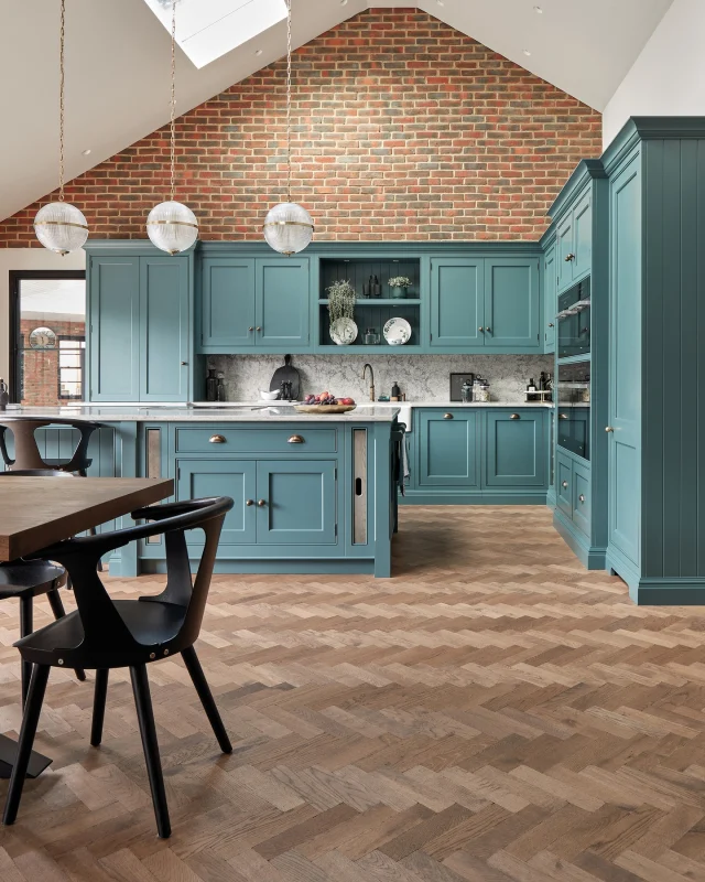 What does your dream kitchen island look like?

For us, it’s one that makes daily life feel a little smoother. A space where the family can come together, where small appliances or a laptop can be plugged in discreetly, and clever storage keeps everything neat and out of sight. All while leaving plenty of room to move, even when little feet are dashing around as dinner comes together.

Swipe to see some of the details.