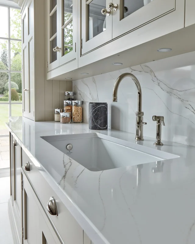 Sometimes taps work best when they disappear into the design.

@quookeruk’s clean lines, understated finishes and integrated functionality allow the rest of the kitchen to breathe — proving that practical features don’t need to dominate the space to earn their place.

-

#tomhowley #kitchen #kitchentaps #kitchendesign #homerenovation