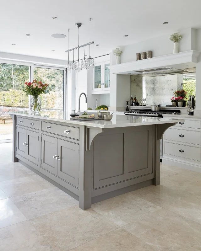 This Hartford kitchen brings together everything needed for the perfect bank holiday gathering.

With generous space to host, beautiful views out to the garden, and a thoughtfully designed layout, it’s made for easy, sociable living. Whether preparing dishes or pouring drinks, the heart of the home stays connected, allowing the chef to be part of every moment while guests relax and mingle nearby.​

-

#tomhowley #kitchendesign #kitchenisland #socialkitchen #openplankitchen #bankholiday