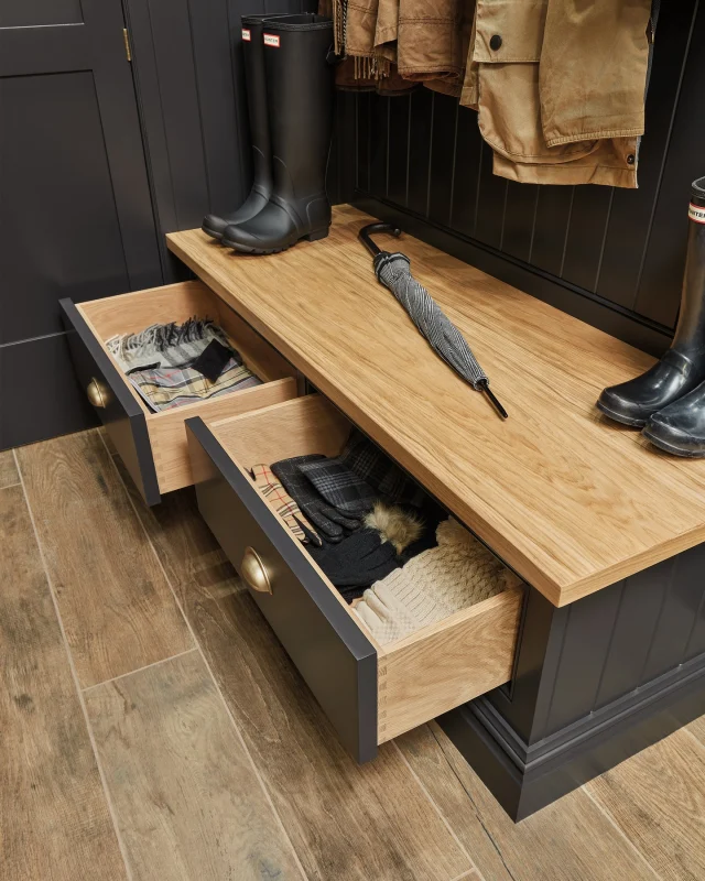 Sometimes it's the smallest details that define a room. Matt gold cup handles — weighty, tactile, and quietly timeless.

#tomhowley #kitchenhardware #kitchendetails #interiorstyling #kitchendesign