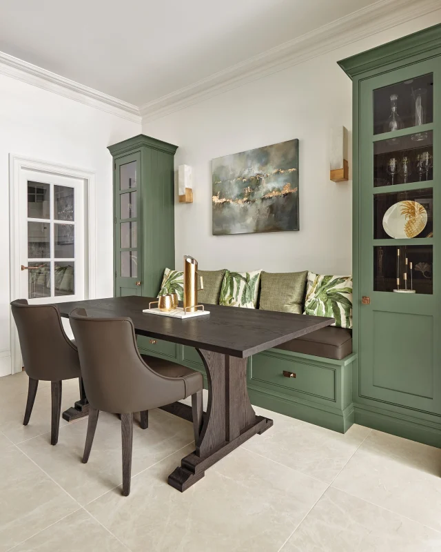 Banquette seating turns awkward corners into the best seat in the house, plus hidden storage underneath means it's earning its keep even when no one's sitting there.

Request our free brochure to explore more bespoke furniture ideas. Link in bio.

#tomhowley #bespokefurniture #eatinkitchen #kitchendining #cosyinteriors