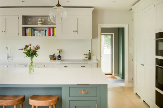 This Bath home had everything: the setting, the greenery, the peace and quiet. What it didn't have was a kitchen that worked with any of it. So together with @hapticityarchitects, our designer Lucy Nash made the case for something bigger than a new kitchen: a whole new ground floor layout.

Read how this kitchen was brought to life via the link in our bio.

Architect: @hapticityarchitects
Contractor: Core Construction
Structural Engineer: Mann Williams
Photography: @lukonic_photography

#tomhowley #homedesign #kitchendesign #kitchenrenovation modernhom