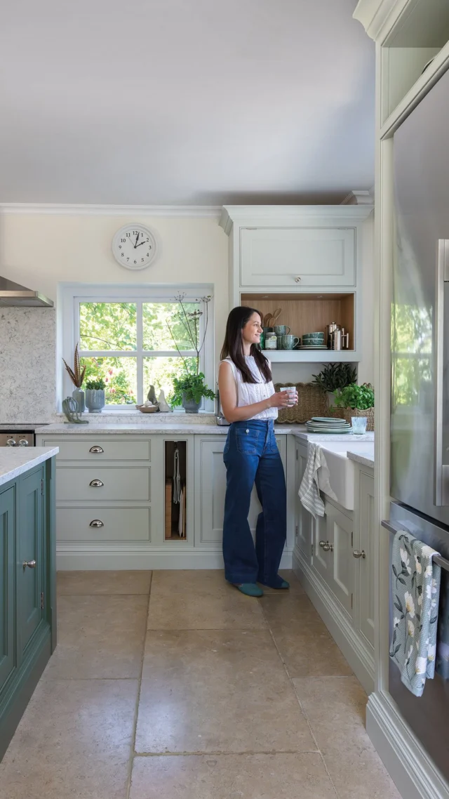 “The island has totally changed the way that we live.”

A bespoke kitchen island bridges the gap between high-end functionality and genuine everyday connection. It’s a space designed for busy mornings, quiet coffee breaks, and chaotic family dinner prep, where everyone has a job. It is, quite simply, where the best memories are made.

Discover Lara’s beautiful kitchen via the link in our bio.

Project: @gibbsandvetrenovate

#tomhowley #kitchendesign #familykitchen #homesandgardens #cottagekitchen