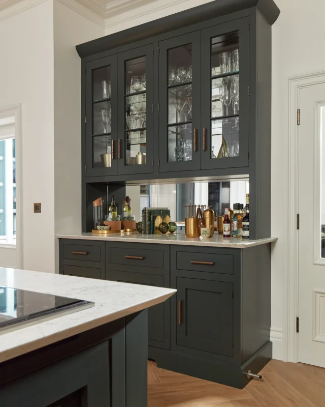 What if your kitchen could go from weekday chaos to dinner-party-ready in under a minute?

It can, if it's designed for it. Appliance garages that hide the mess at a push. Distinct zones that keep guests out of the prep area. One-touch mood lighting. A dedicated drinks station.

The kitchen that adapts to you — not the other way around. Save this for your next renovation.

#tomhowley #kitchendesign #dinnerparty #kitchenzoning #homeentertaining