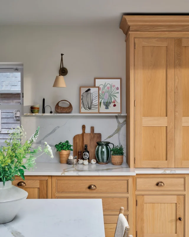 A design consultation isn't a sales visit. It's the start of a kitchen built specifically for your home and lifestyle.

You'll work with a local designer on layout, materials and finish, and come away with floor plans, elevations and a 3D visualisation of your kitchen — before anything is manufactured.

Book your design consultation today via the link in our bio.

Project: @sr_nutrition

#tomhowley #kitchendesign #homerenovation #bespokekitchen #interiordesign