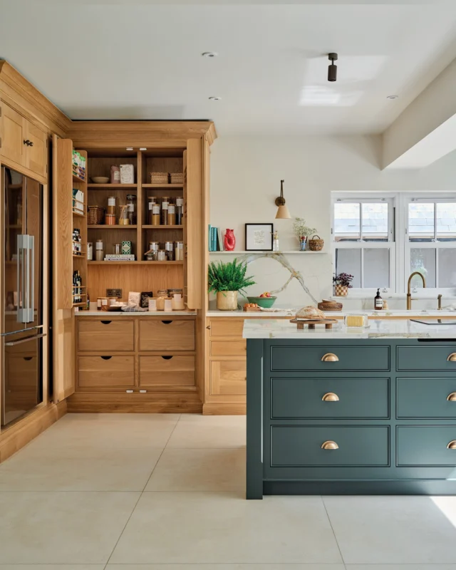 Busy weekdays. Slow weekends. Everything in between.

Designed around family life, this kitchen combines lasting quality with thoughtful details to create a space that works beautifully for every moment.

Place your order between 7th October and 2nd November and we'll install it for free.*

Request your free design consultation via the link in our bio.

*Free installation on all orders placed between 7th October and 2nd November. T&Cs apply.

Project: @sr_nutrition

#tomhowley #homedesign #kitchendesign #bespokekitchens #interiors