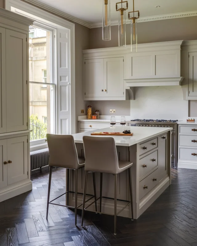 Good design isn’t about having more space. It’s about making the most of it.

Set within an 18th-century Georgian property, this compact Summerville kitchen makes room for everything a busy home needs.

A beautifully proportioned island creates an informal place to dine, while glazed cabinetry, Shaker detailing and a statement chimney hood bring character to every corner.

Every element has been carefully considered to make the most of the available space — without compromising on beauty or functionality.

Order by 2nd November and enjoy free installation.* Request your free design consultation via the link in our bio.

*Free installation on all orders placed between 7th October and 2nd November. T&Cs apply.

Imagery courtesy of bloomfieldhouse.co.uk.

#tomhowley #smallkitchendesign #bespokekitchens #homedesignideas #homesandgardens